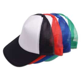 ראפר – כובע רשת 5 פנלים בשילובי לבן עם סגר פלסטי