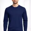 הדמיה של דוגמן לובש חולצת כותנה ארוכה כחולה-נייבי
