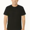 דוגמן בהדמיה מציג חולצת טי בצבע שחור להדפסה
